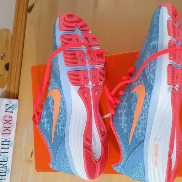 NWOT Nike Dual Fusion leopard print sneakers. - Picture 2 of 5